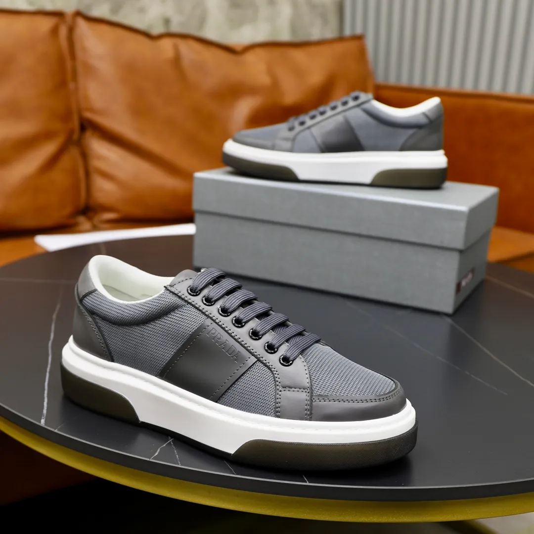 Ex-factory price: 680💰Top original order Brand: PRADA (Prada) Standard code: Men's size 38/44 (45 can be customized) Grade: Same as the official website Material: Original cowhide stitched with imported cloth, cowhide lining, original combination of two-color wear-resistant soft outsole Style category: casual sports version, young fashion, European and American trend, British style Color: actual picture color